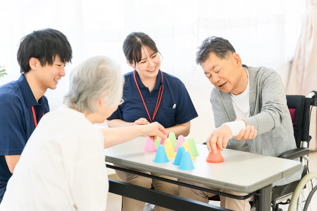 講師と一緒に制作する様子