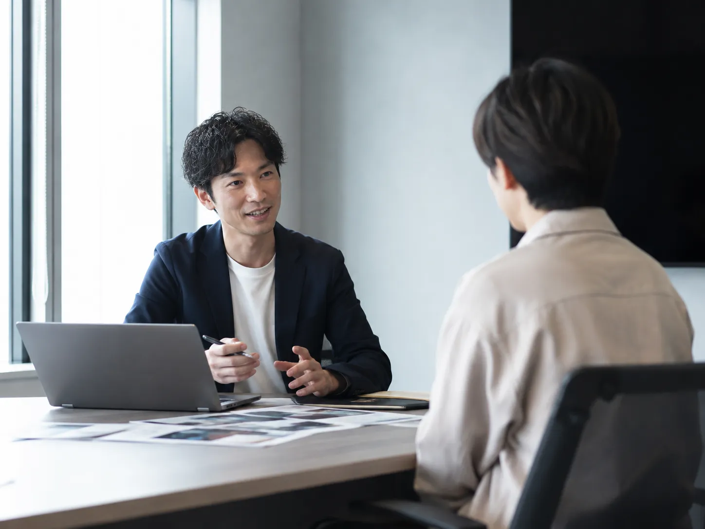 顧客との打ち合わせ